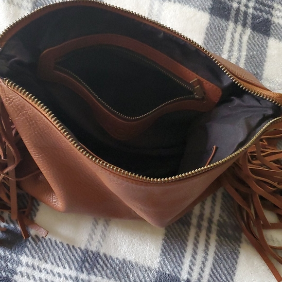 Mofe fringe leather handbag. - Picture 3 of 3